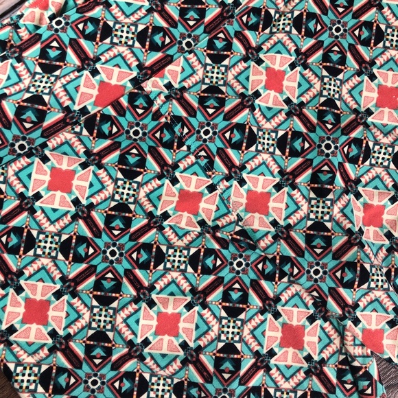 LulaRoe Tall & Curvy buttery soft kaleidoscope print leggings - Picture 5 of 7